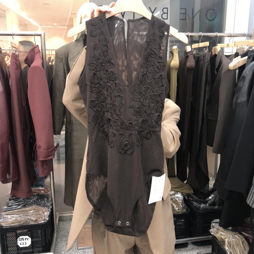 ONEBYTWO東大門㊣直郵女裝新款休閑25秋冬人氣吊帶背心刺繡ONE BY TWO吊帶/背心圖色2