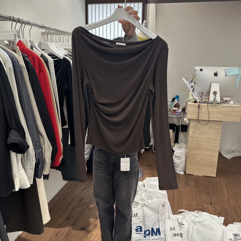 UNDERSTANDING東大門㊣實拍女裝新品熱賣人氣推薦時尚長袖T恤UNDERSTANDING長袖T恤圖色2