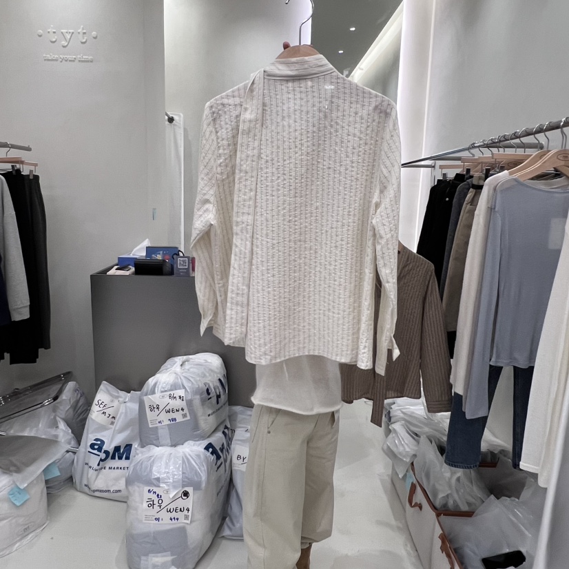 TAKE YOUE TIME東大門㊣代購女裝新品真品襯衫蕾絲衫含脖帶V領TAKE YOUE TIME襯衫/蕾絲衫