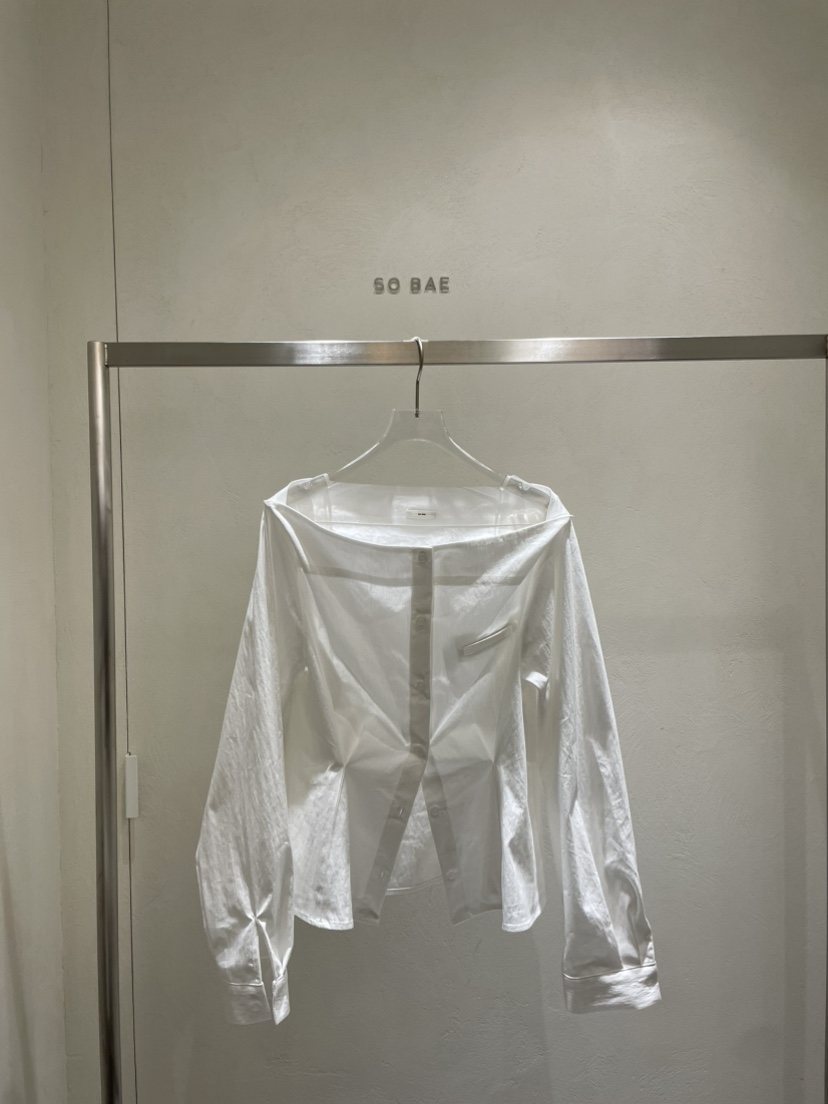 空東大門㊣直郵女裝新款時尚熱賣25秋冬人氣襯衫蕾絲衫船領SO BAE襯衫/蕾絲衫圖色2