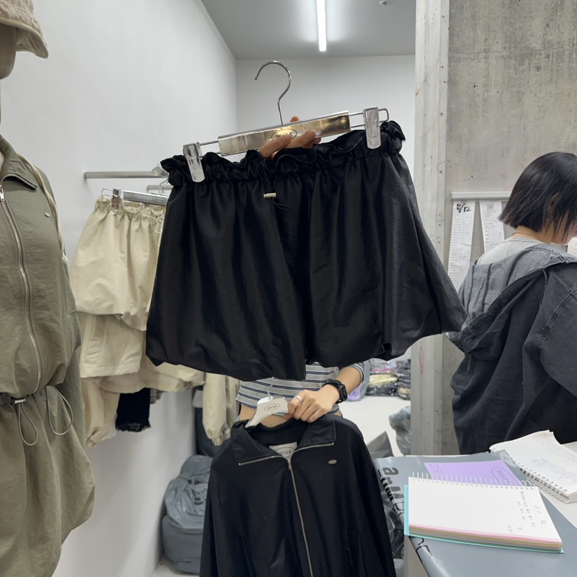 BADCALM韓國代購㊣女裝新品熱賣時尚人氣職業25秋冬休閑短裙BADCALM短裙圖色3