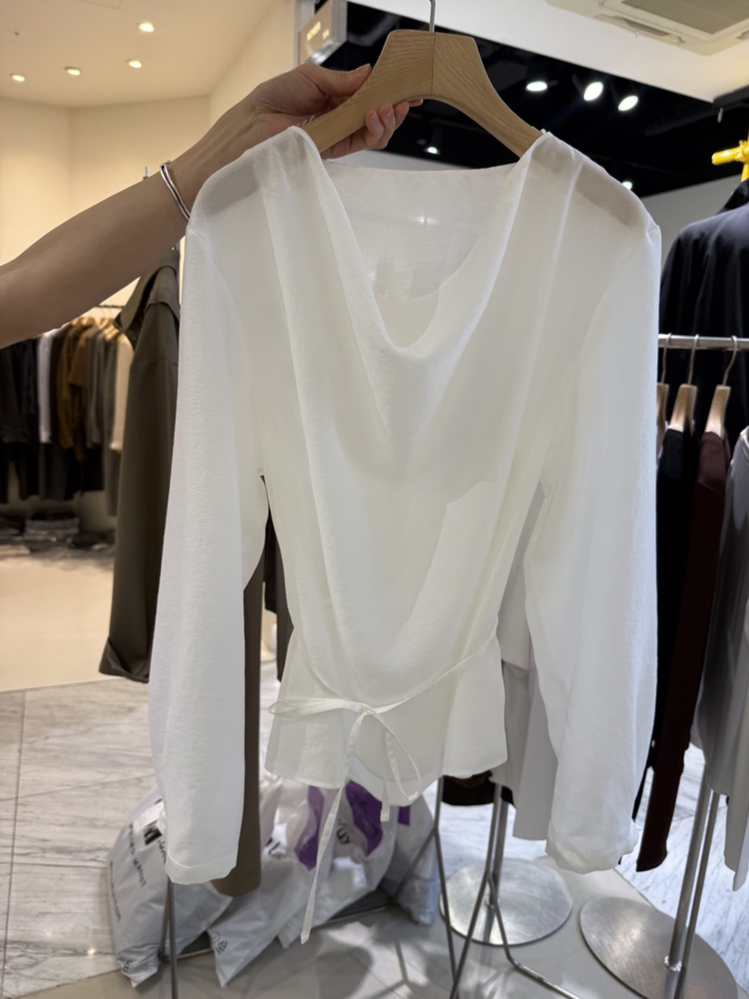 YIKHO STYLE東大門㊣代購女裝新品真品時尚襯衫蕾絲衫含腰繩YIKHO STYLE襯衫/蕾絲衫圖色2
