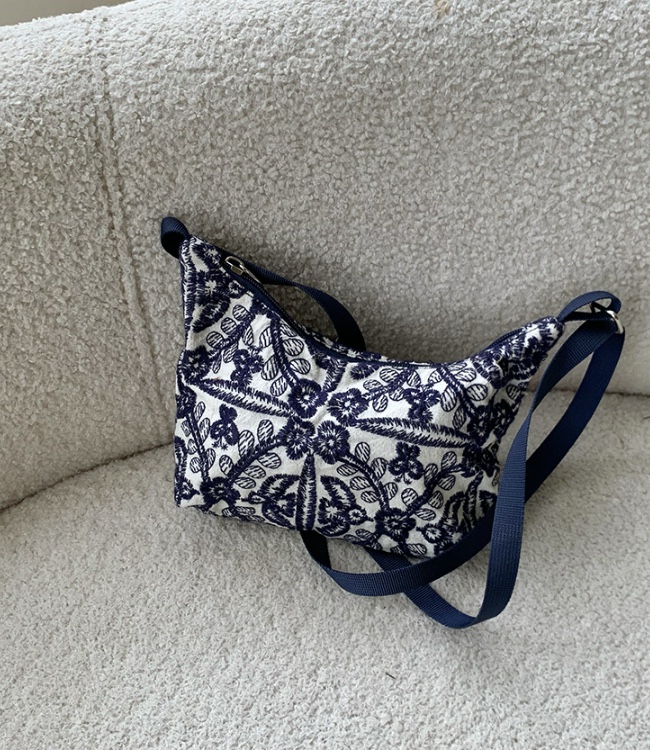 POSH BLUE韓國代購㊣女士新品人氣真品時尚單肩斜跨包刺繡POSH BLUE單肩/斜跨包