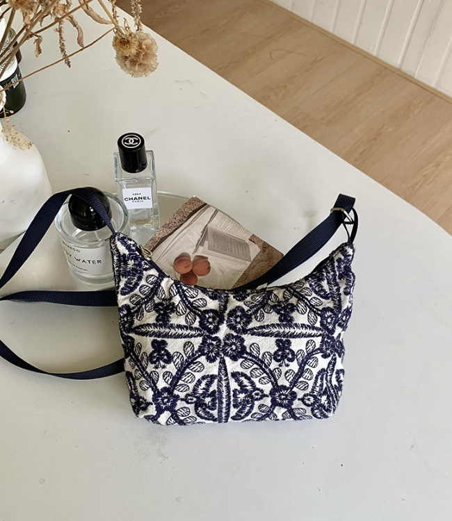 POSH BLUE韓國代購㊣女士新品人氣真品時尚單肩斜跨包刺繡POSH BLUE單肩/斜跨包圖色1