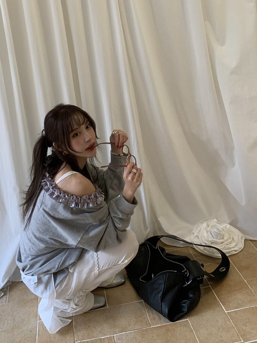 BERTHA韓國代購㊣女裝新品熱賣人氣時尚25秋冬衛衣荷葉邊露肩BERTHA衛衣