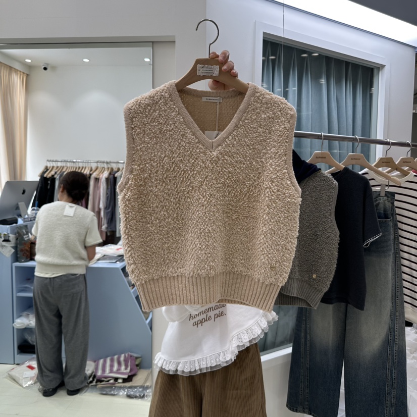 OURMOMENT東大門㊣直郵女裝新品推薦熱賣真品吊帶背心不含內搭OURMOMENT吊帶/背心圖色3