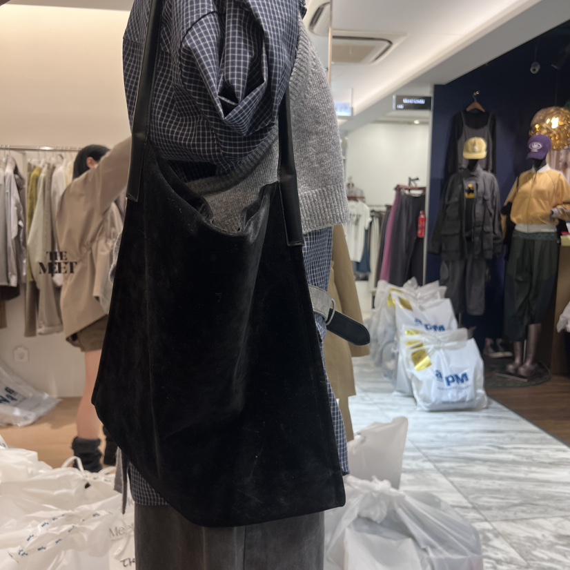 MEET ME東大門㊣代購女裝新款職業熱賣真品單肩斜跨包絨面革MEET ME單肩/斜跨包圖色2