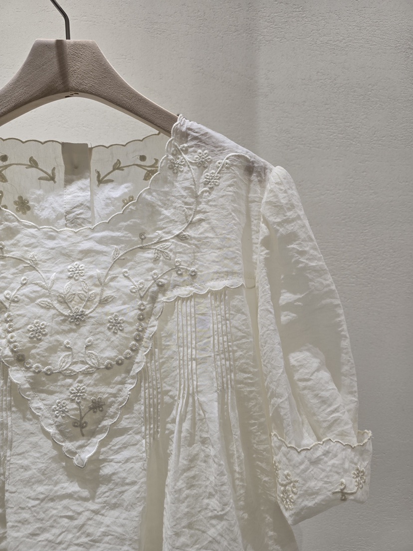 LIKEVAM（不代購）東大門㊣代購女裝新款時尚真品套裝刺繡套裝LIKEVAM套裝