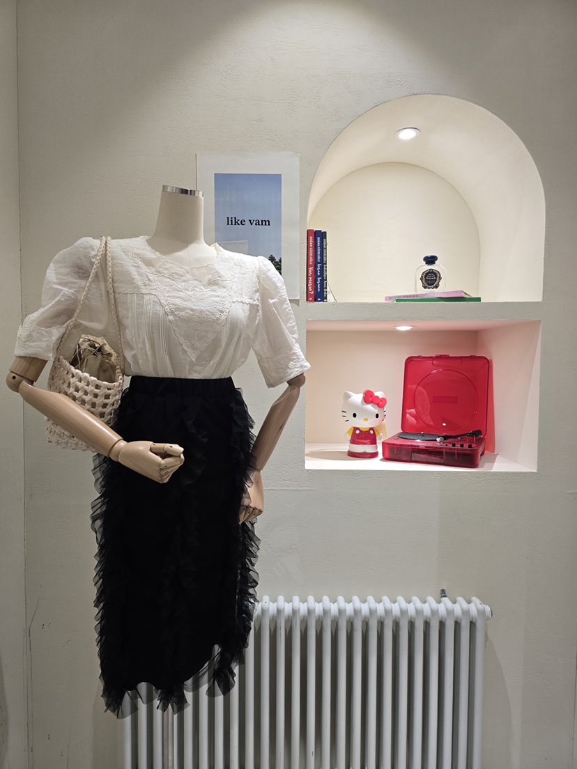 LIKEVAM（不代購）東大門㊣代購女裝新款時尚真品套裝刺繡套裝LIKEVAM套裝