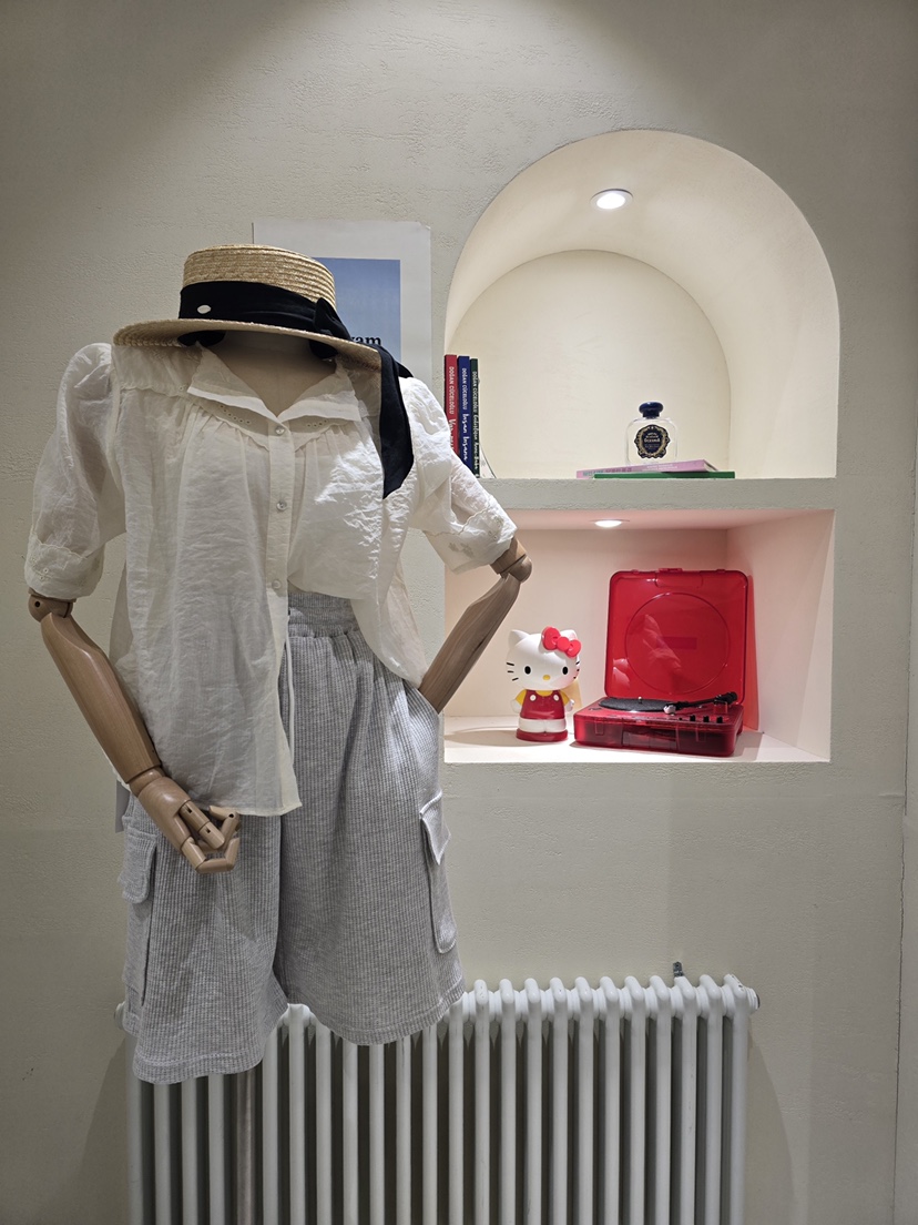 LIKEVAM（不代購）東大門㊣代購女裝新款時尚真品套裝刺繡套裝LIKEVAM套裝