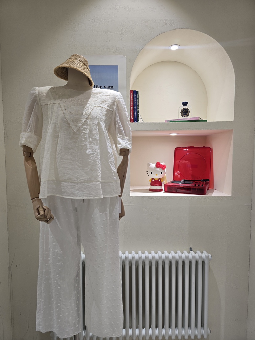 LIKEVAM（不代購）東大門㊣代購女裝新款時尚真品套裝刺繡套裝LIKEVAM套裝