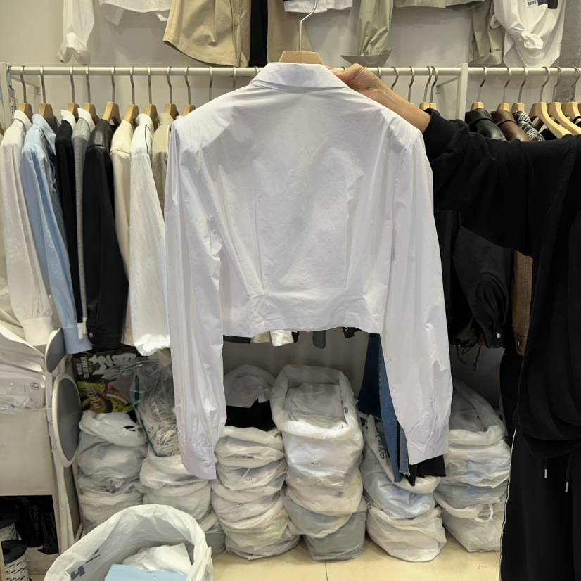 Q C東大門㊣直郵女裝新品25秋冬時尚真品人氣襯衫蕾絲衫緊身Republlc of qc襯衫/蕾絲衫