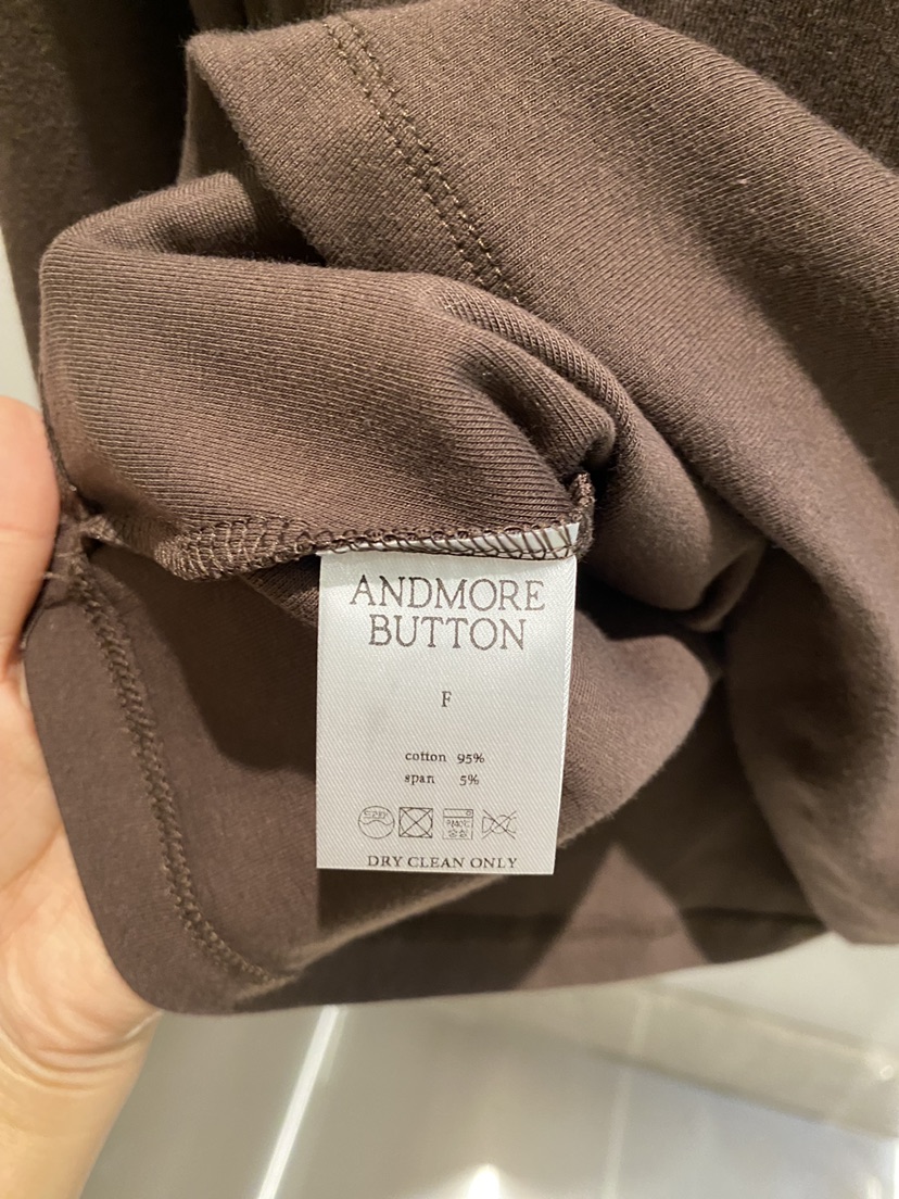 ANDMORE BUTTON東大門㊣實拍女士新款25秋冬長袖T恤不含內搭ANDMORE BUTTON長袖T恤