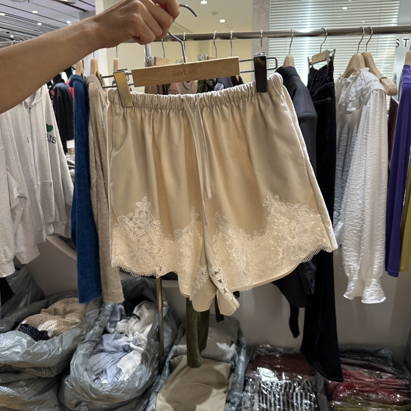 DE VENTI韓國代購㊣女裝新品時尚熱賣真品25秋冬人氣短褲蕾絲DE VENTI短褲圖色2
