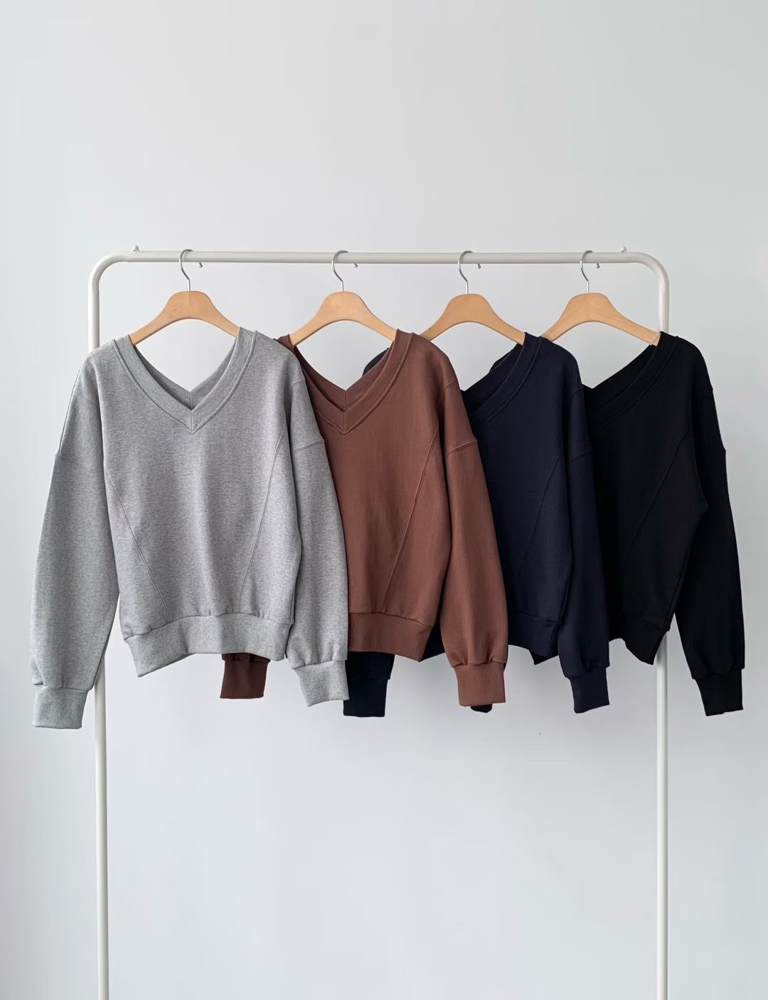 BRAND MARKET-브랜드마켓-T東大門㊣實拍女裝新品推薦衛衣V領BRAND MARKET-OT衛衣圖色2左二色