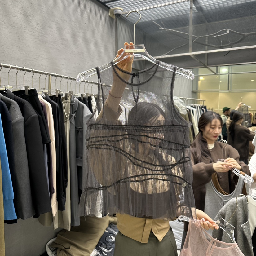 UOOV東大門㊣實拍女裝新款休閑人氣推薦職業真品時尚吊帶背心UOOV吊帶/背心圖色2