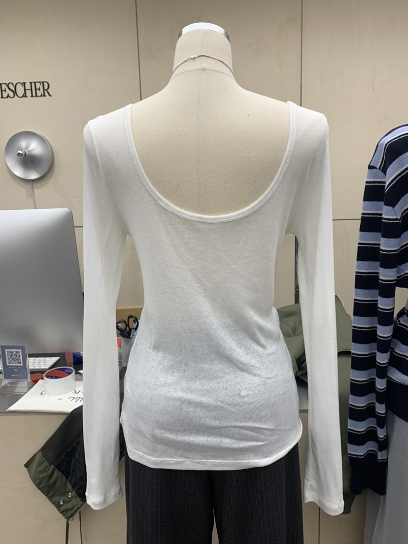ESCHER東大門㊣直郵女士新品人氣25秋冬熱賣長袖T恤不含飾品ESCHER長袖T恤