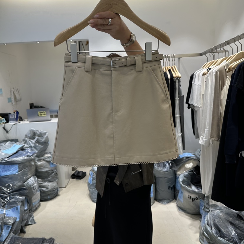 RICH SISTER韓國代購㊣女士新品熱賣時尚休閑短裙含腰帶套裝RICH SISTER短裙