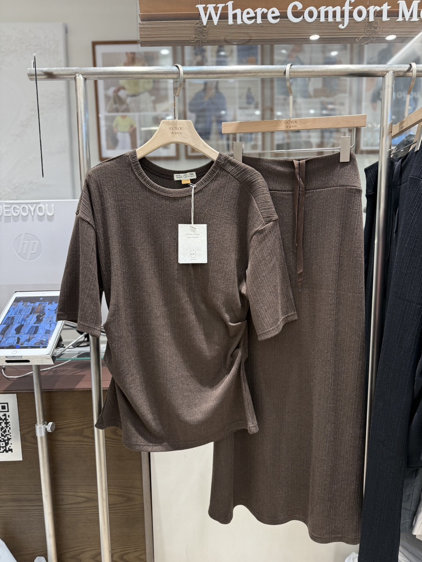 DE GO YOU東大門㊣實拍女裝新品職業時尚推薦熱賣25秋冬套裝DE GO YOU套裝圖色2