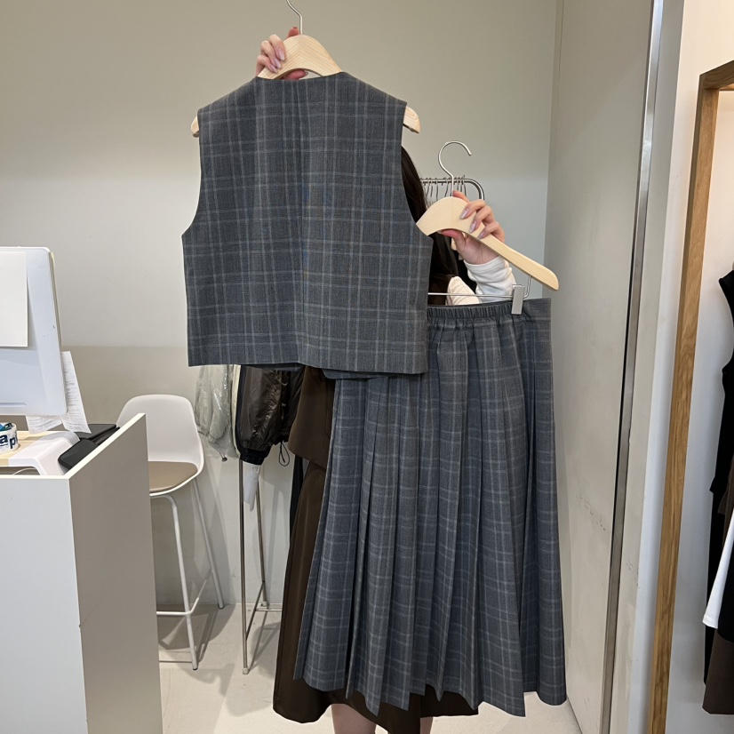OUTRENE東大門㊣直郵女裝新品真品職業休閑推薦25秋冬時尚套裝OUTRENE套裝