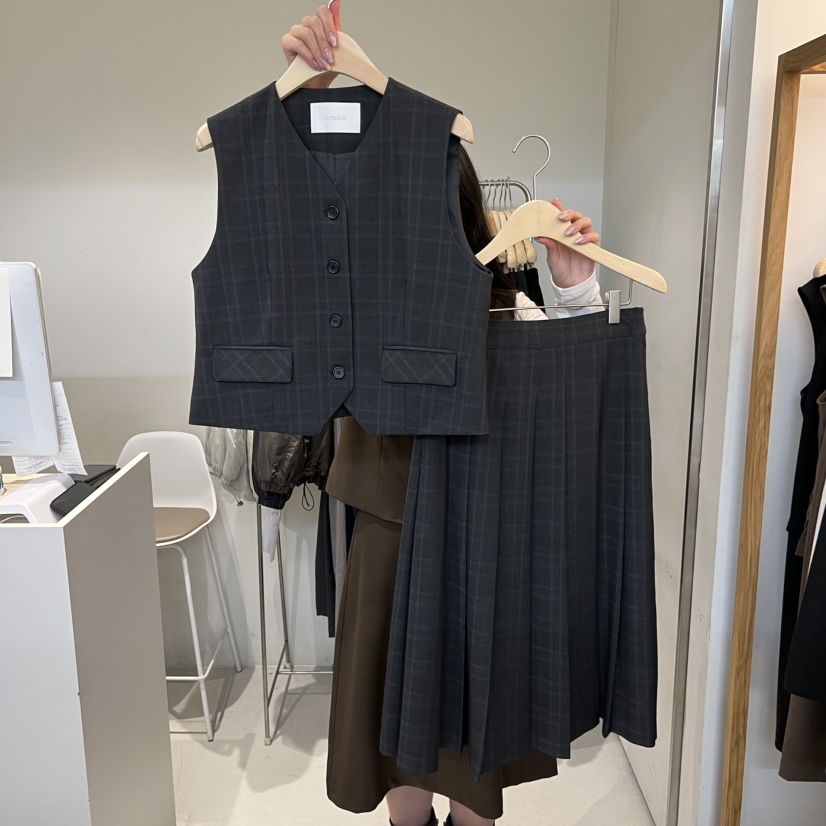 OUTRENE東大門㊣直郵女裝新品真品職業休閑推薦25秋冬時尚套裝OUTRENE套裝圖色2