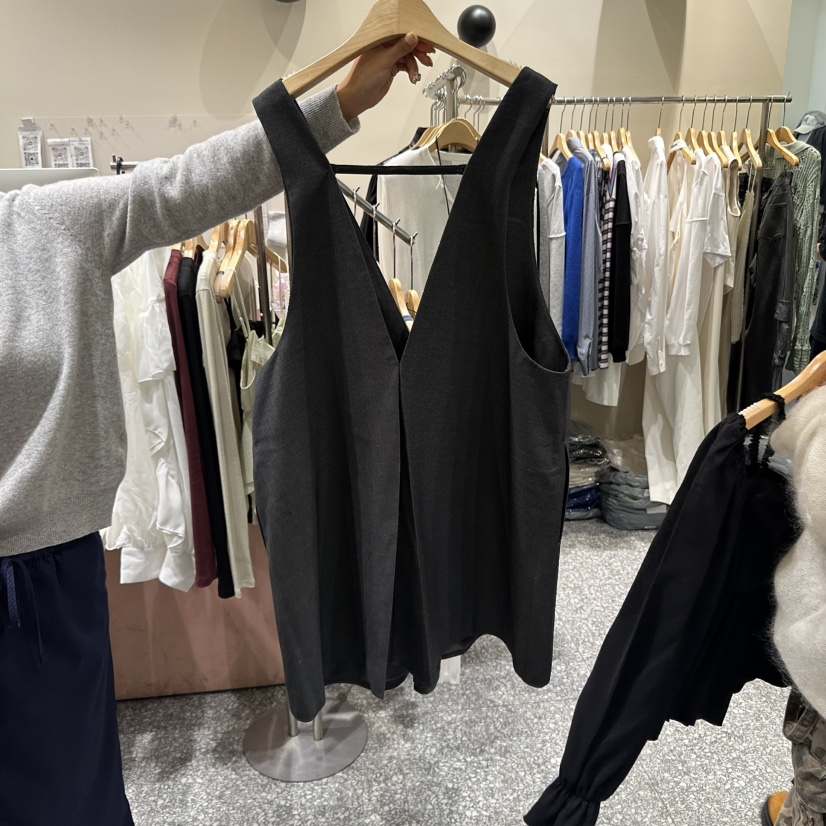 SOF韓國代購㊣女裝新款人氣25秋冬時尚真品熱賣連衣裙V領鏤空SOF連衣裙