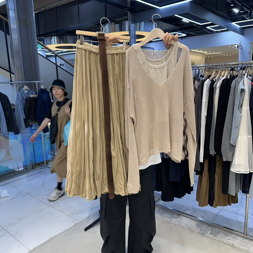 HOT PLACE東大門㊣代購女士新品時尚套裝不含腰帶天鵝絨兩件套百褶HOT PLACE/DREAM GIRIS套裝圖色1