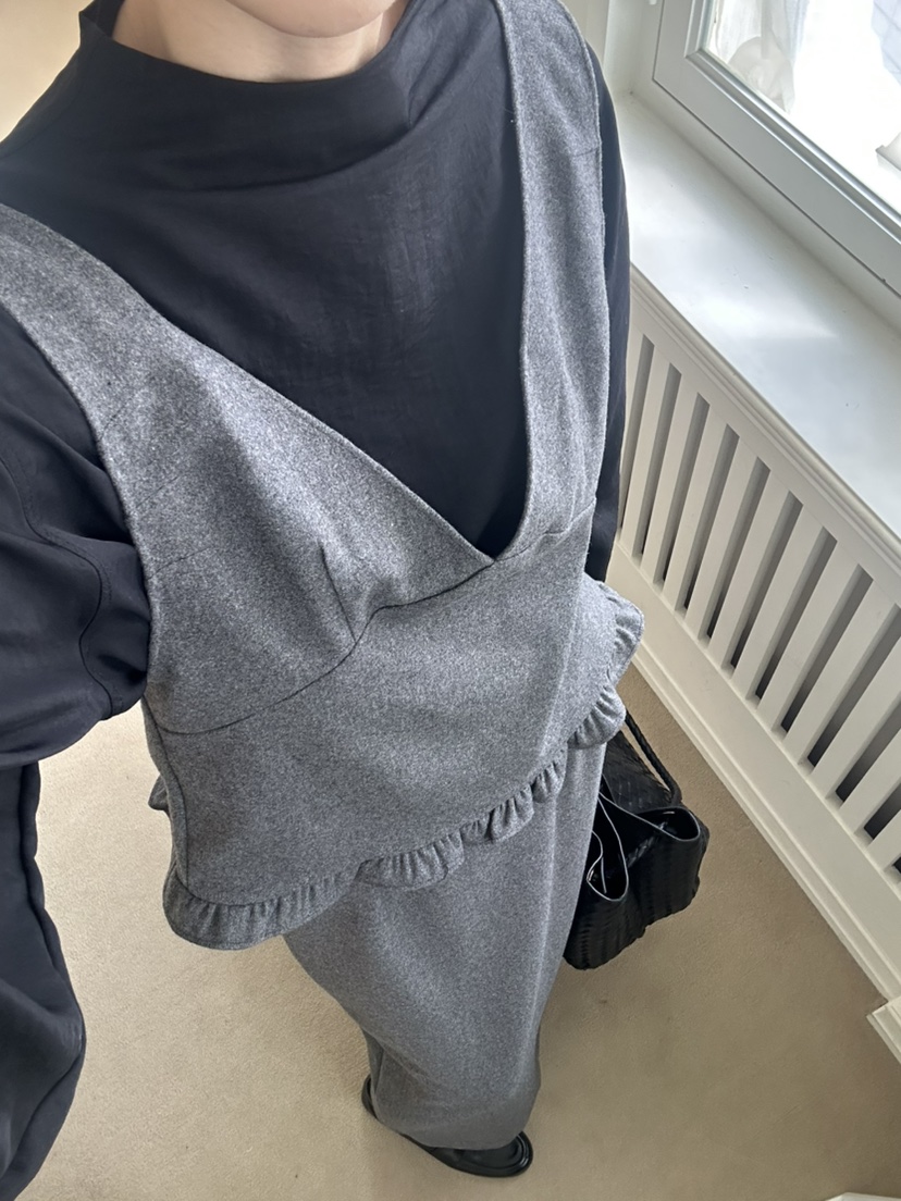 ME MO東大門㊣直郵女裝新款25秋冬時尚職業人氣休閑吊帶背心ME MO吊帶/背心