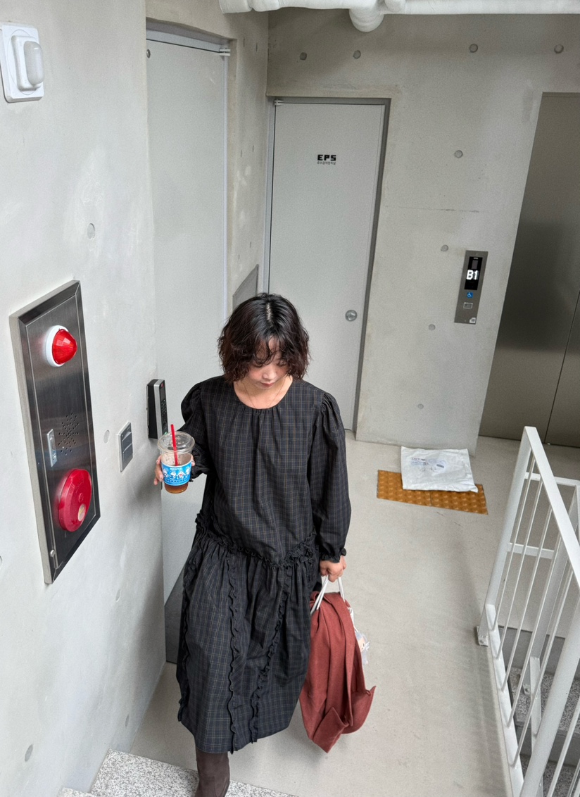 OLI SEOUL東大門㊣直郵女士新款真品休閑連衣裙荷葉邊格紋OLI SEOUL連衣裙