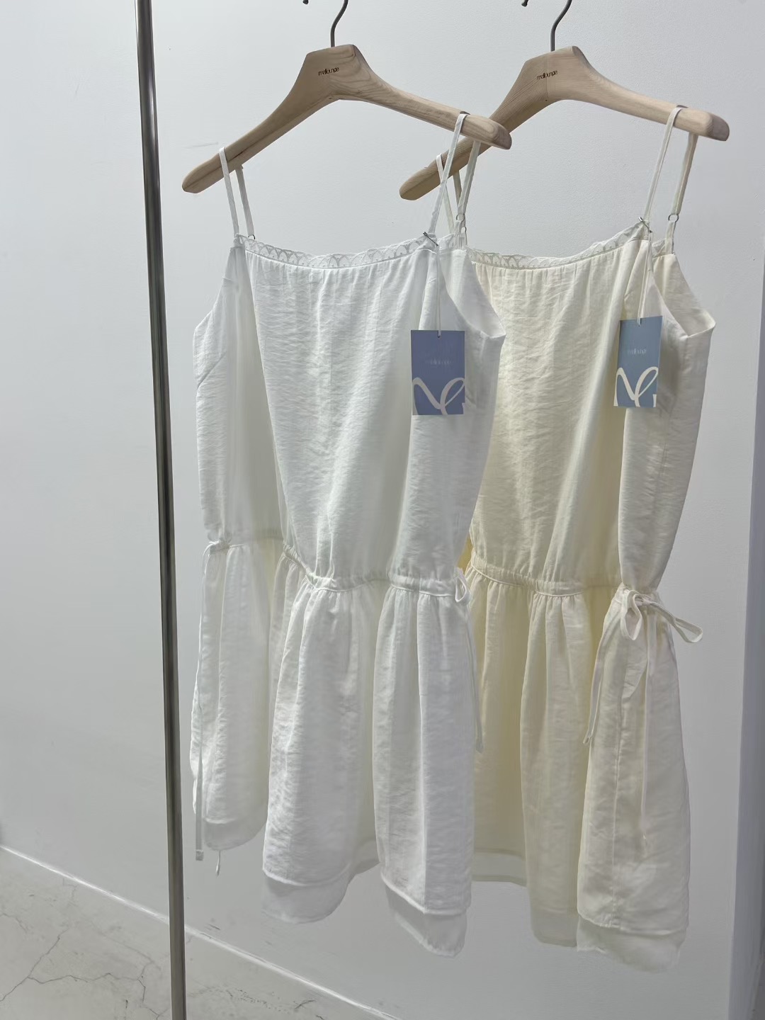 MELLOUNGE-멜라운지-T韓國直郵㊣女裝新款25秋冬連衣裙褶皺緊身MELLOUNGE-T連衣裙圖色2左二色