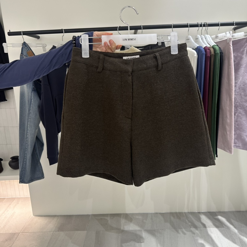 LOW MOMENT東大門㊣實拍女裝新品職業25秋冬推薦真品時尚短褲LOW MOMENT短褲圖色1