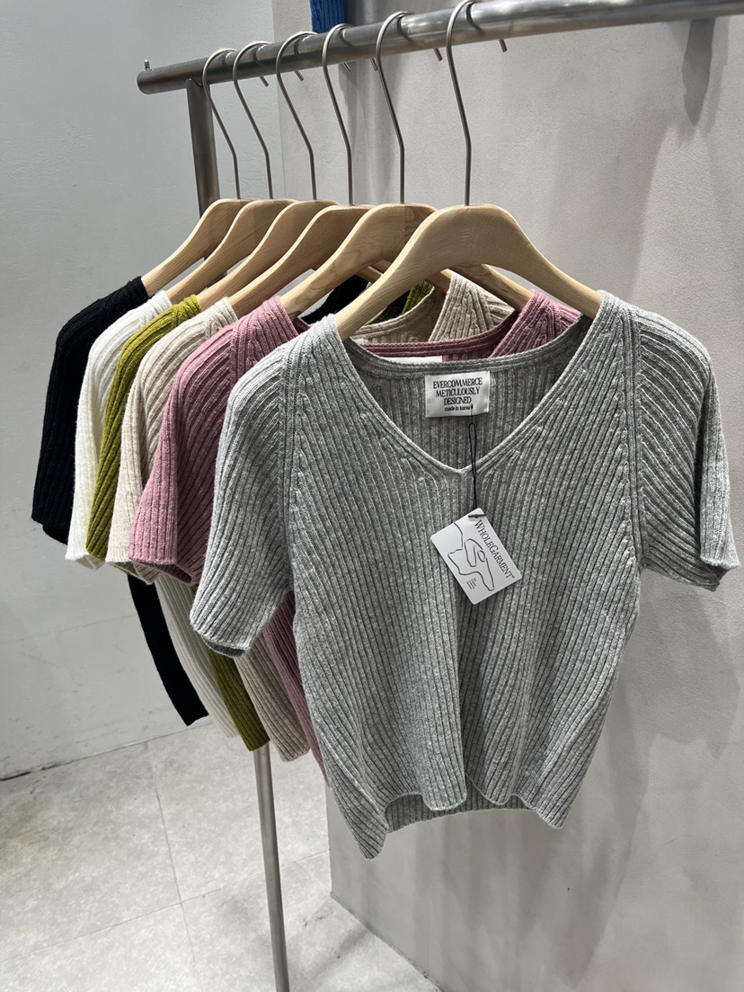 EVERCOMMERCE METICULOUSLY DESIGNED東大門㊣直郵女裝新品熱賣針織衫EVERCOMMERCE針織衫