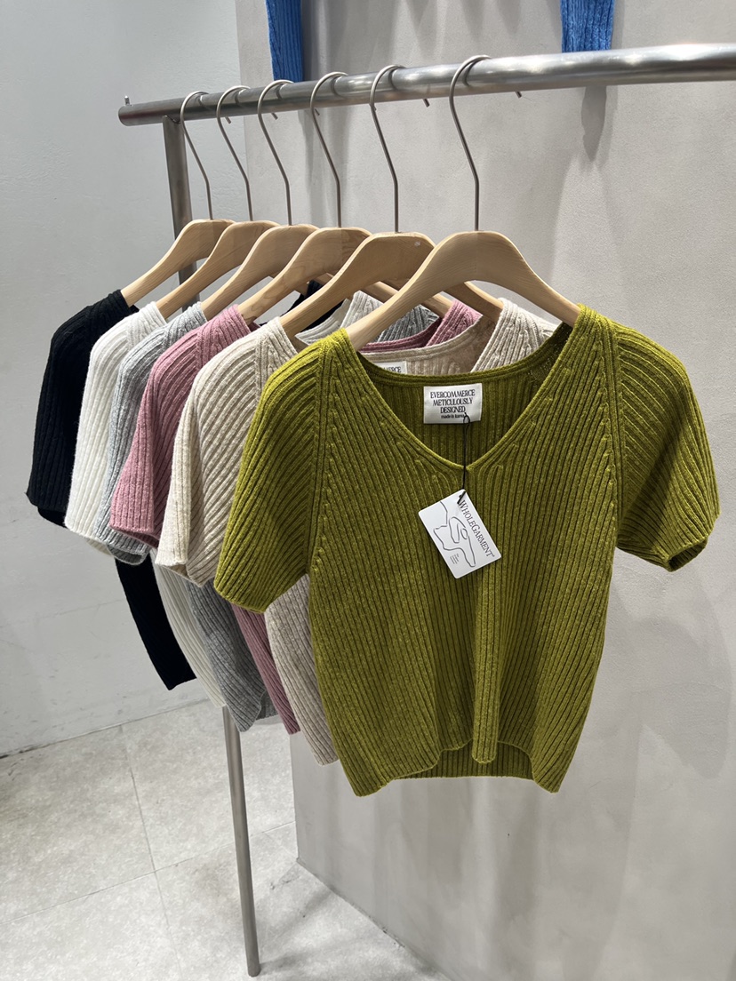 EVERCOMMERCE METICULOUSLY DESIGNED東大門㊣直郵女裝新品熱賣針織衫EVERCOMMERCE針織衫