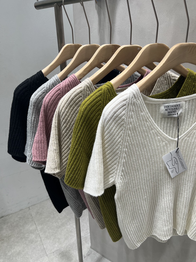 EVERCOMMERCE METICULOUSLY DESIGNED東大門㊣直郵女裝新品熱賣針織衫EVERCOMMERCE針織衫