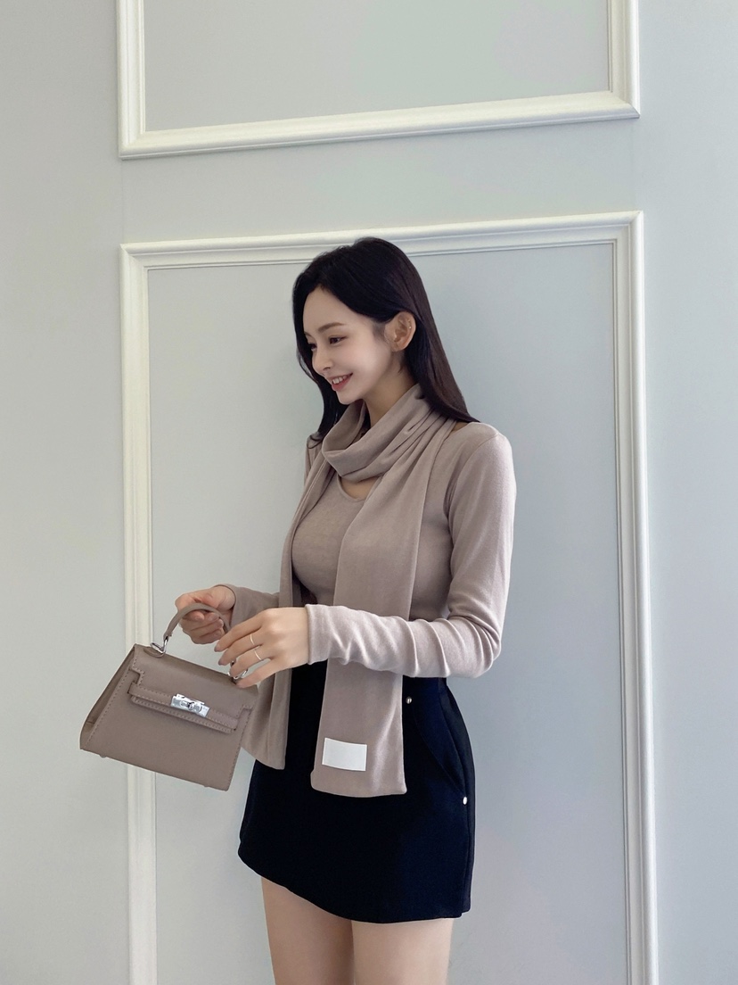 CLOTH韓國代購㊣女裝新款推薦休閑人氣25秋冬長袖T恤含圍巾V領CLOTH長袖T恤