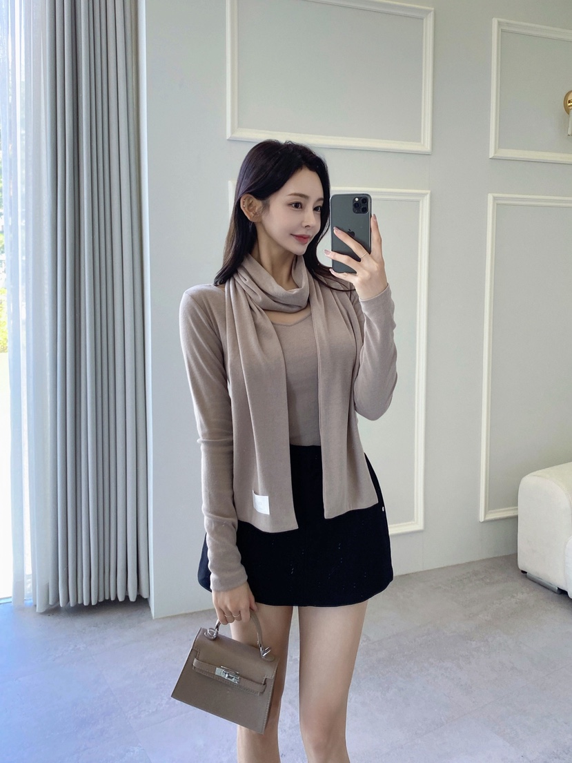 CLOTH韓國代購㊣女裝新款推薦休閑人氣25秋冬長袖T恤含圍巾V領CLOTH長袖T恤