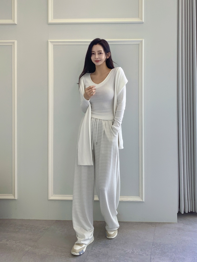 CLOTH韓國代購㊣女裝新款推薦休閑人氣25秋冬長袖T恤含圍巾V領CLOTH長袖T恤