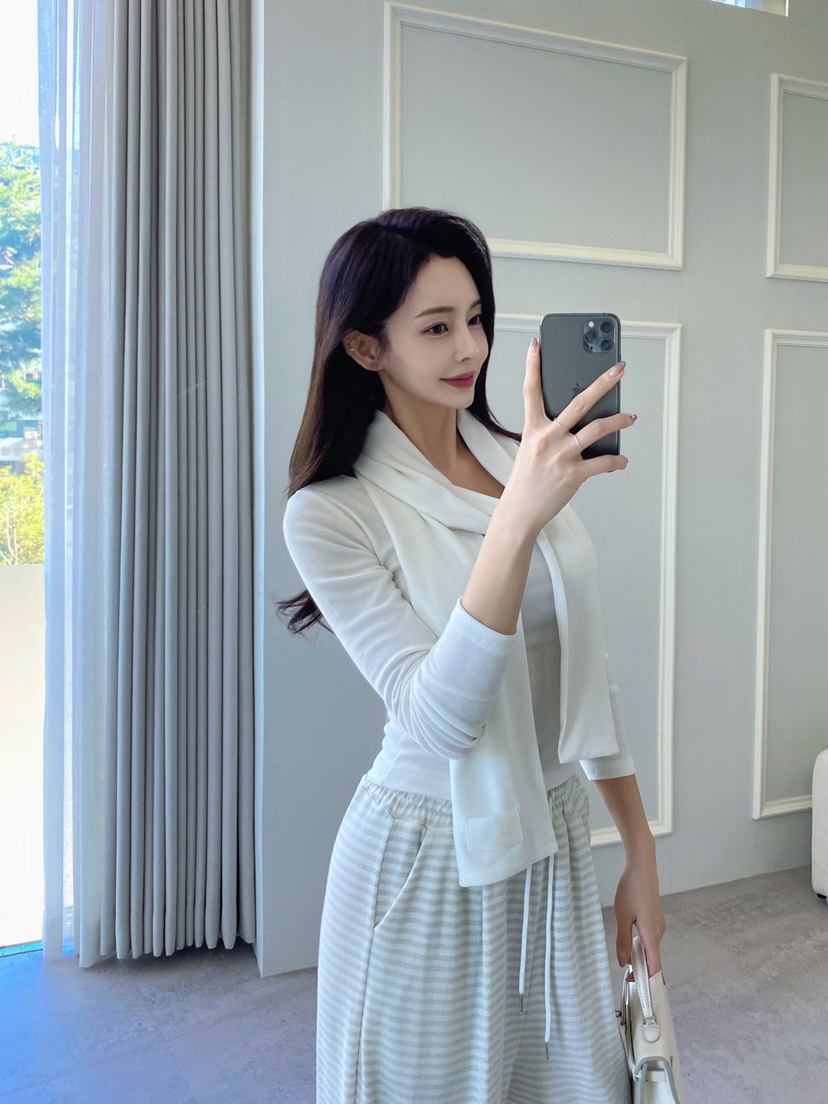 CLOTH韓國代購㊣女裝新款推薦休閑人氣25秋冬長袖T恤含圍巾V領CLOTH長袖T恤