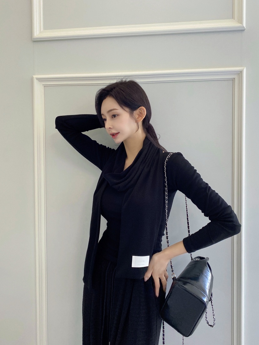 CLOTH韓國代購㊣女裝新款推薦休閑人氣25秋冬長袖T恤含圍巾V領CLOTH長袖T恤