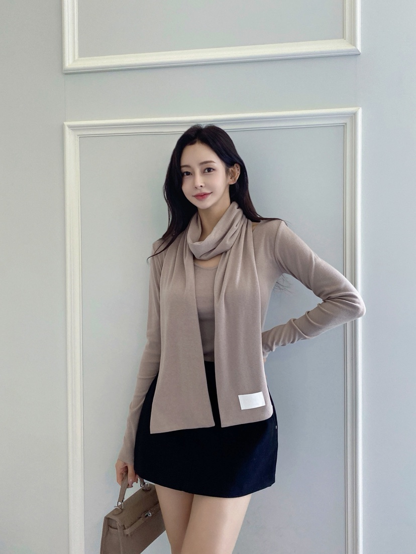 CLOTH韓國代購㊣女裝新款推薦休閑人氣25秋冬長袖T恤含圍巾V領CLOTH長袖T恤圖色1