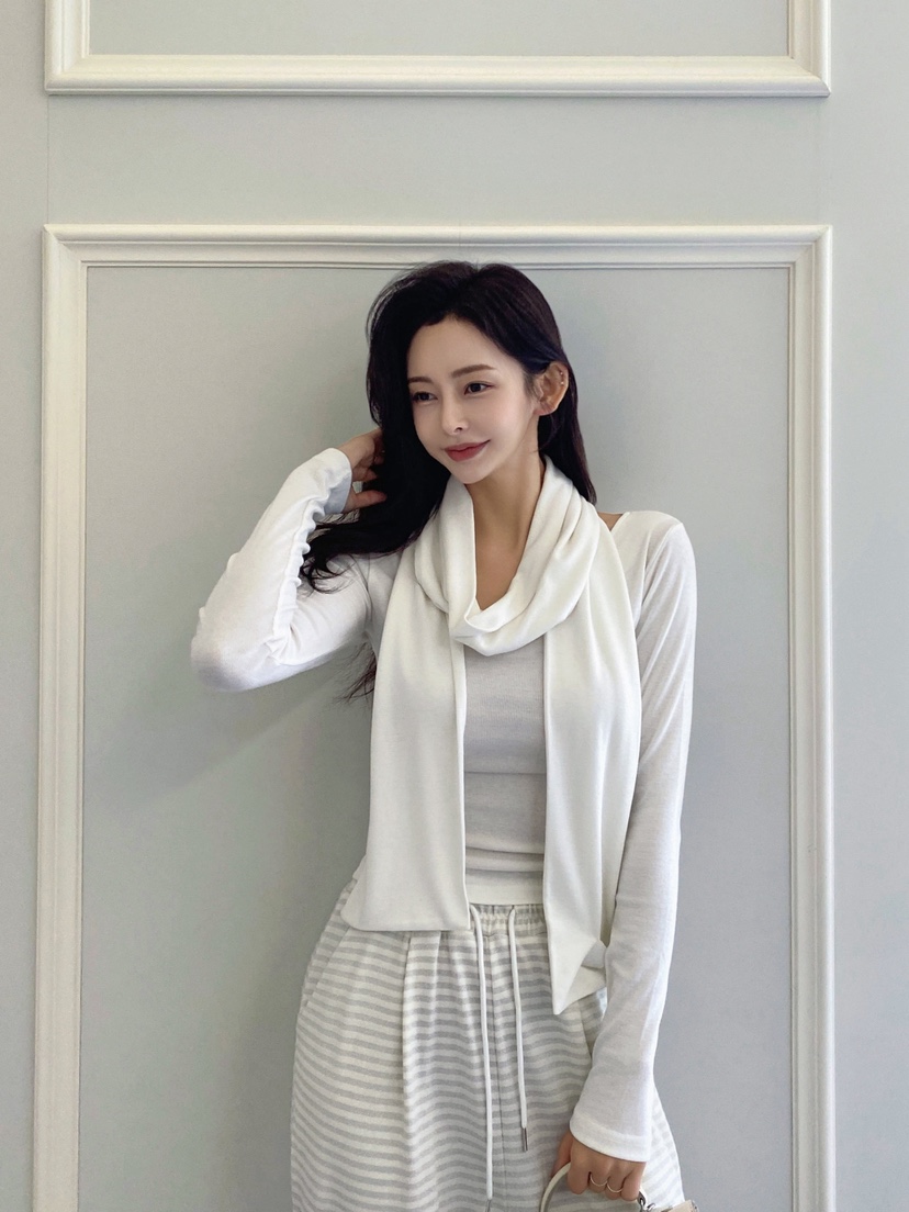 CLOTH韓國代購㊣女裝新款推薦休閑人氣25秋冬長袖T恤含圍巾V領CLOTH長袖T恤圖色2