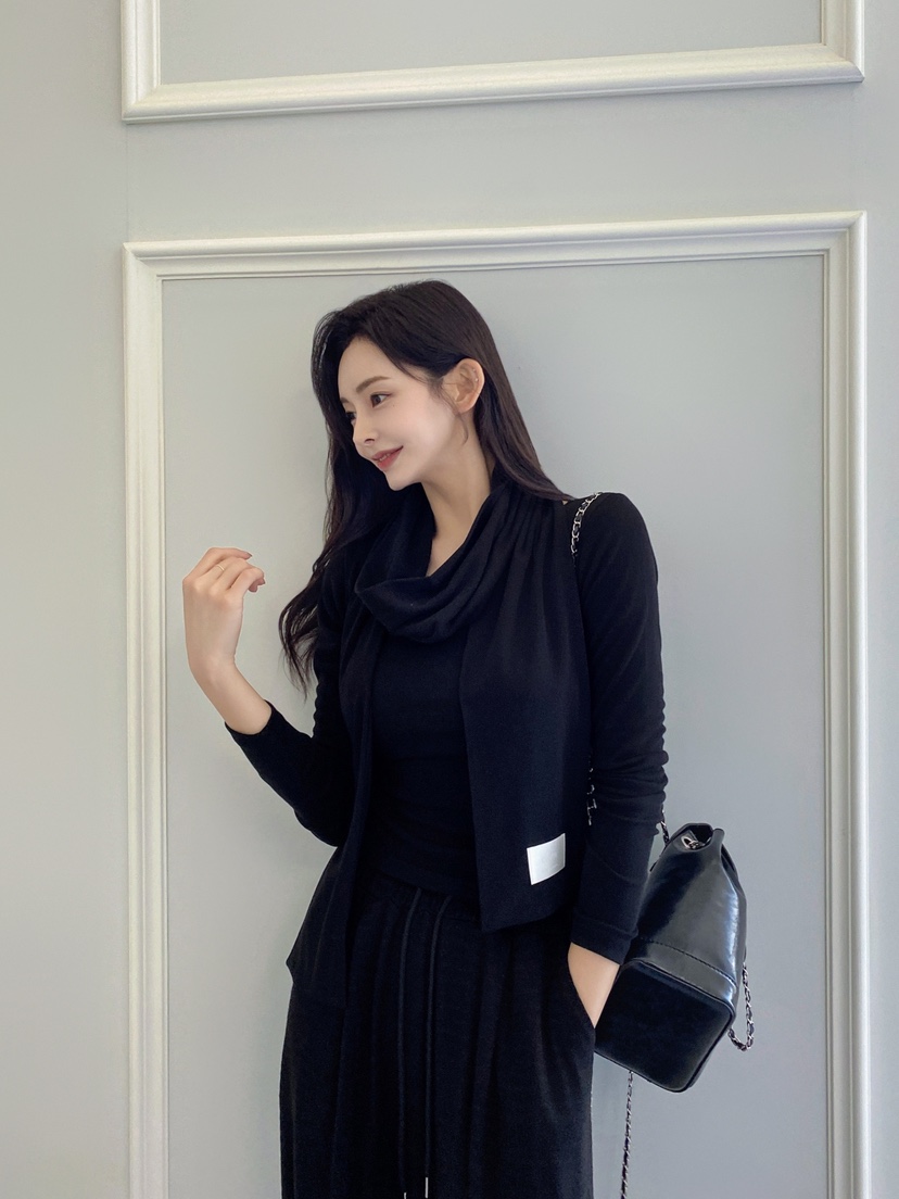 CLOTH韓國代購㊣女裝新款推薦休閑人氣25秋冬長袖T恤含圍巾V領CLOTH長袖T恤圖色3