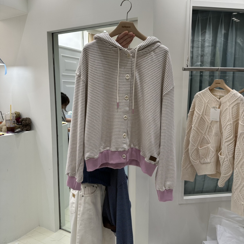 OURMOMENT東大門㊣實拍女裝新品熱賣真品休閑時尚推薦職業衛衣OURMOMENT衛衣圖色1