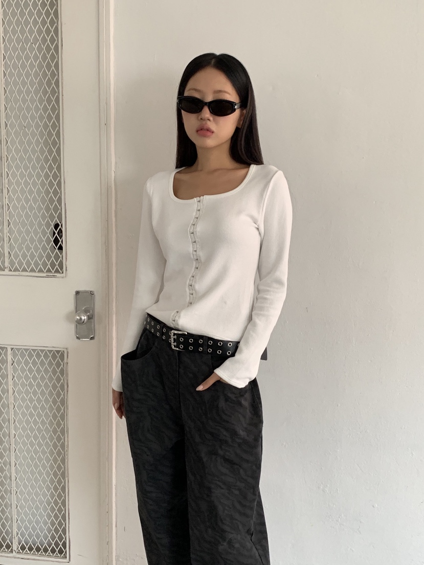 SUNDER MARKET韓國直郵㊣女裝新款人氣真品長袖T恤不含內搭SUNDER MARKET長袖T恤圖色1