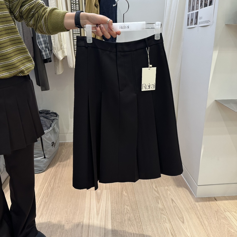 REIRAI韓國代購㊣女士新款職業熱賣25秋冬長裙不含包百褶褶裙Reirai長裙圖色2黑色
