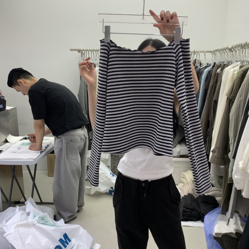 PADO東大門㊣實拍女裝新款人氣熱賣時尚25秋冬真品長袖T恤露肩PADO長袖T恤圖色2