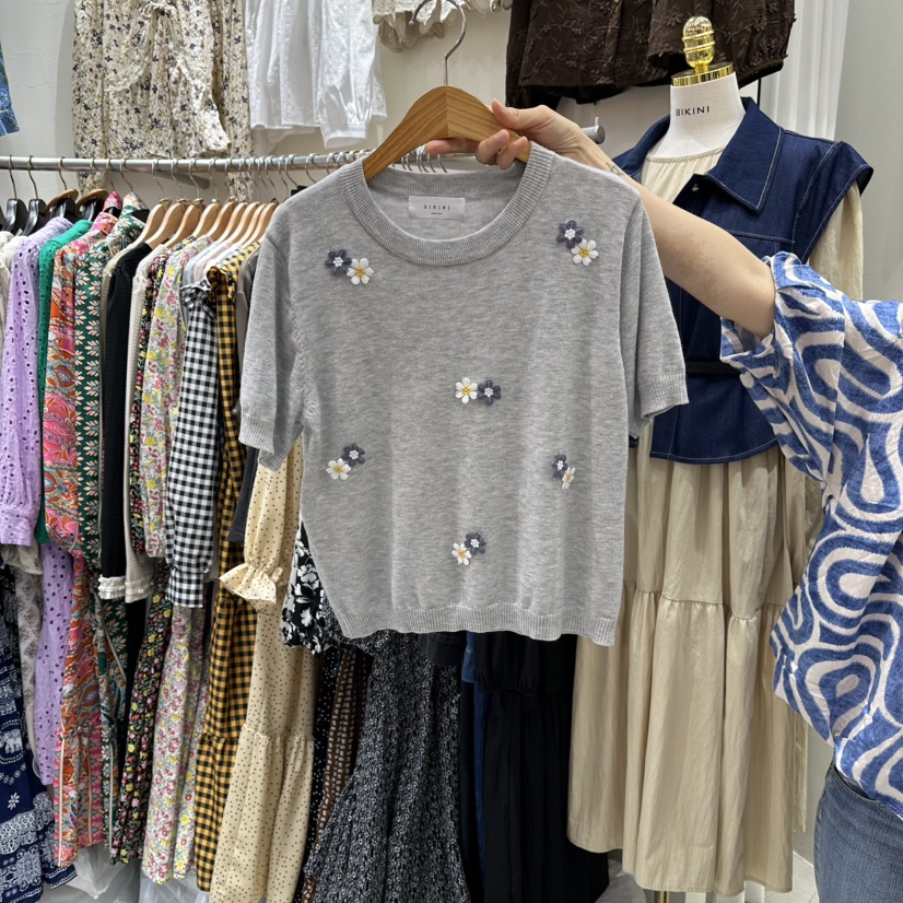 BIKINI韓國代購㊣女裝新品熱賣休閑真品推薦針織衫刺繡花朵BIKINI針織衫圖色2