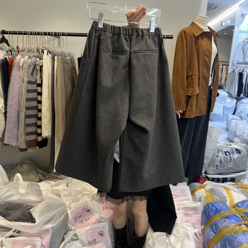 RIVEROOM韓國代購㊣女士新品時尚真品職業熱賣人氣推薦短褲RIVEROOM短褲