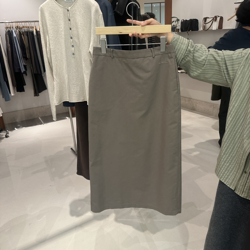 ANDMORE BUTTON東大門㊣直郵女士新款真品休閑時尚職業長裙ANDMORE BUTTON長裙圖色1