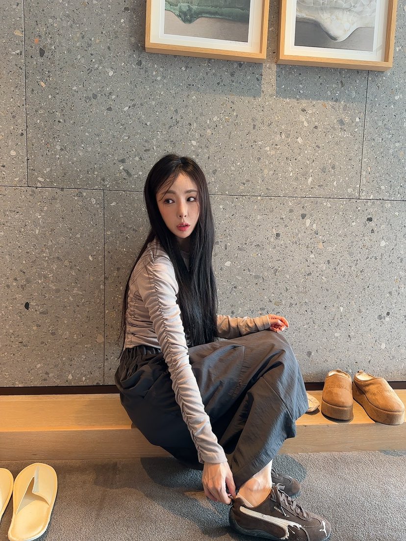 PALETTE-Q東大門㊣直郵女裝新品熱賣職業時尚推薦長袖T恤褶皺PALETTE長袖T恤